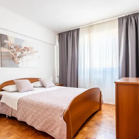 Spacious 3 Bedroom Chiara Near & Old Tovn