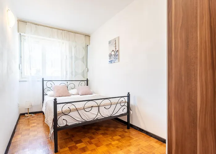 Spacious 3 Bedroom Chiara Near & Old Tovn Apartman *