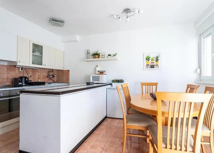 Spacious 3 Bedroom Chiara Near & Old Tovn Apartman Split