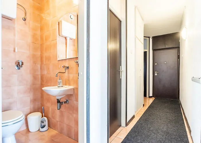 Spacious 3 Bedroom Chiara Near & Old Tovn Apartman