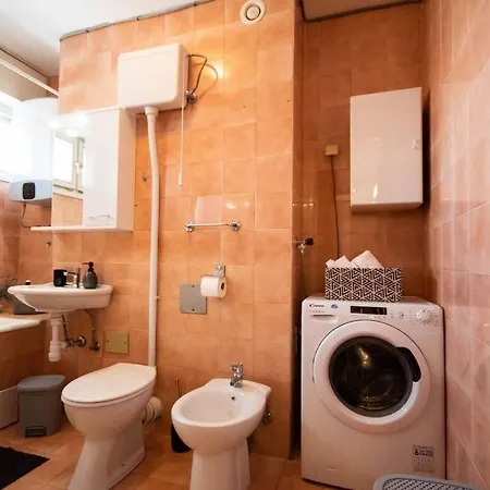 Apartment Spacious 3 Bedroom Chiara Near & Old Tovn