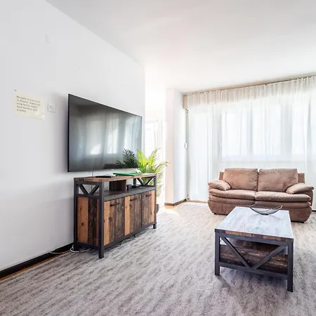 Spacious 3 Bedroom Chiara Near & Old Tovn Apartment