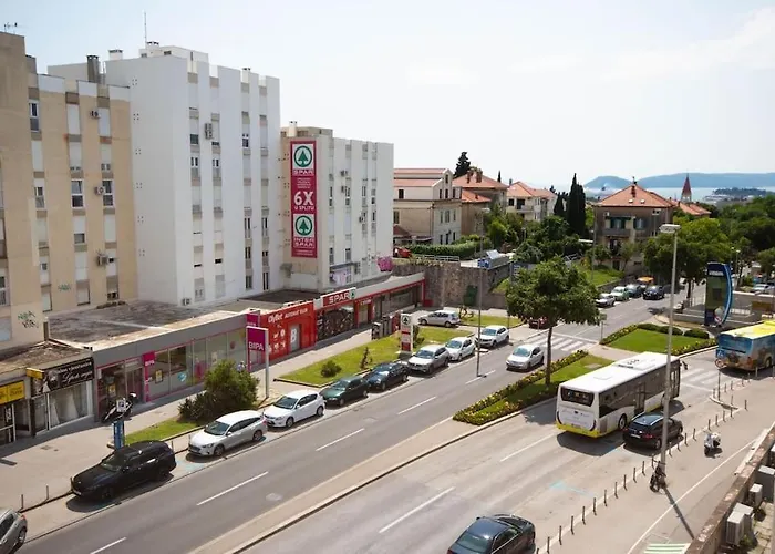 Spacious 3 Bedroom Chiara Near & Old Tovn *