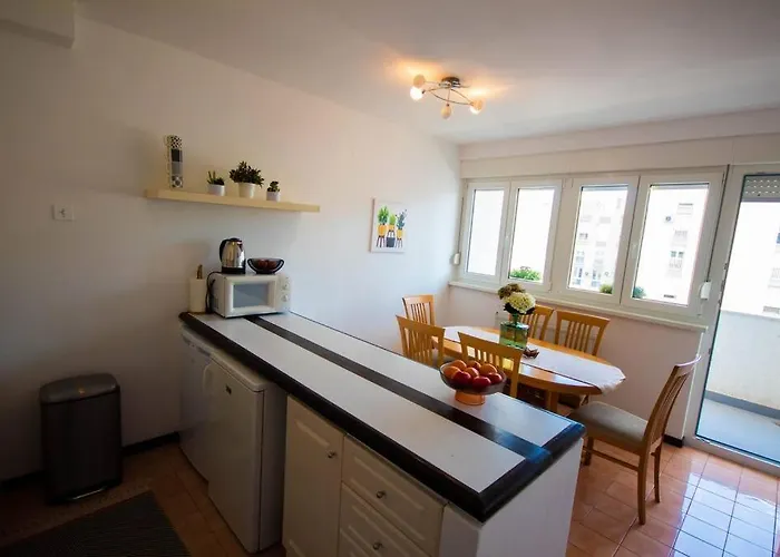 Spacious 3 Bedroom Chiara Near & Old Tovn