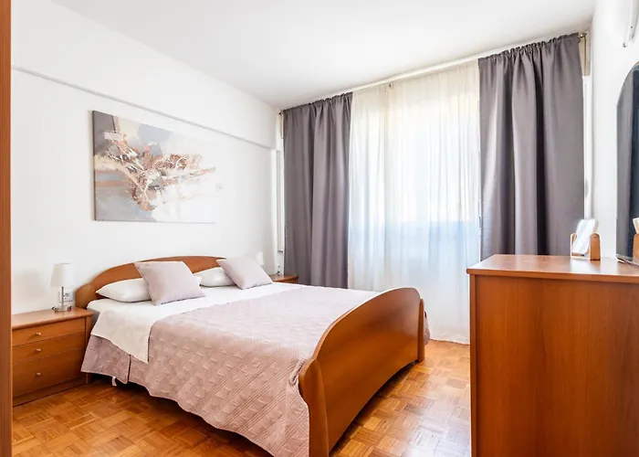 Spacious 3 Bedroom Chiara Near & Old Tovn